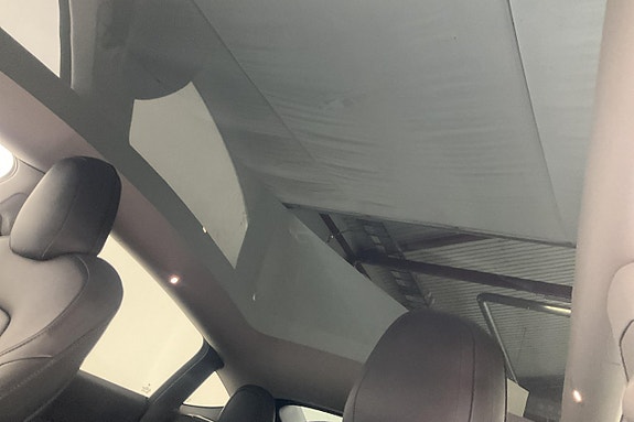 Tesla Model Y 16 of 20