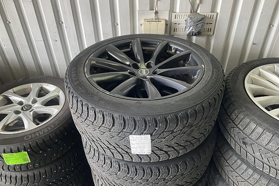Tesla Model Y 17 of 20