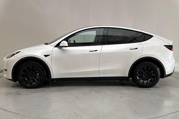 Tesla Model Y 2 of 20
