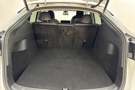 Tesla Model Y 10 of 20