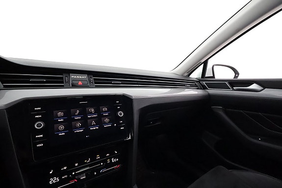 Volkswagen Passat 23 of 27