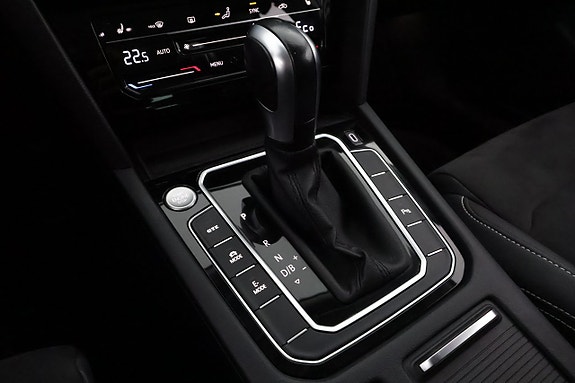 Volkswagen Passat 24 of 27