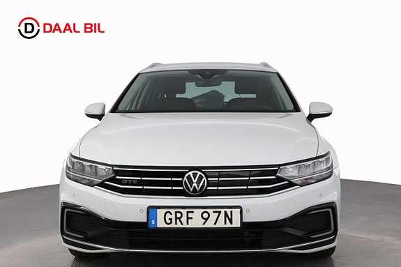 Volkswagen Passat 2 of 27