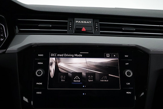 Volkswagen Passat 22 of 27