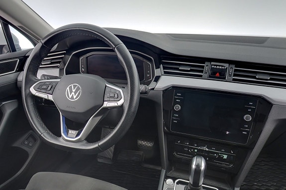 Volkswagen Passat 15 of 27