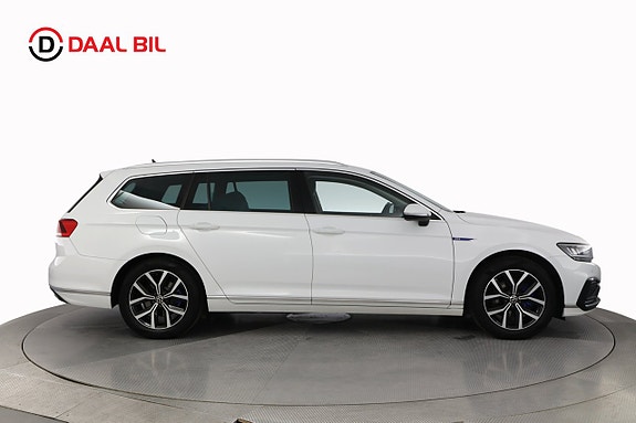 Volkswagen Passat 5 of 27