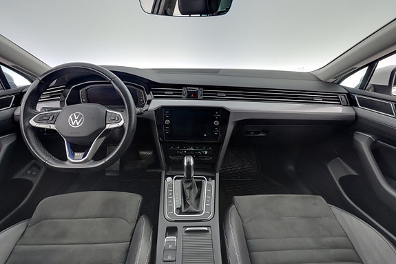 Volkswagen Passat 13 of 27