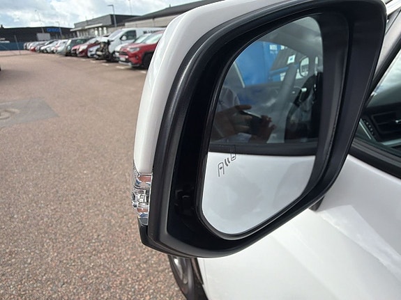 Toyota RAV4 Plug-in Hybrid 15 of 26