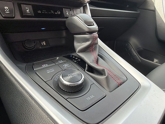 Toyota RAV4 Plug-in Hybrid 18 of 26