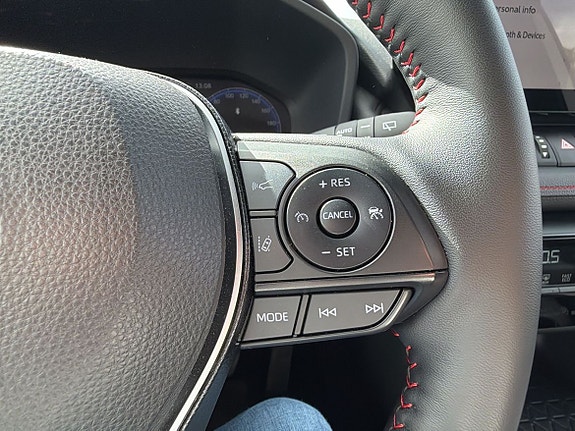 Toyota RAV4 Plug-in Hybrid 19 of 26