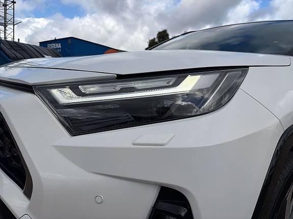 Toyota RAV4 Plug-in Hybrid 25 of 26