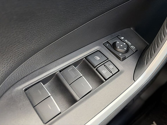 Toyota RAV4 Plug-in Hybrid 22 of 26