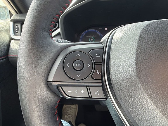 Toyota RAV4 Plug-in Hybrid 20 of 26