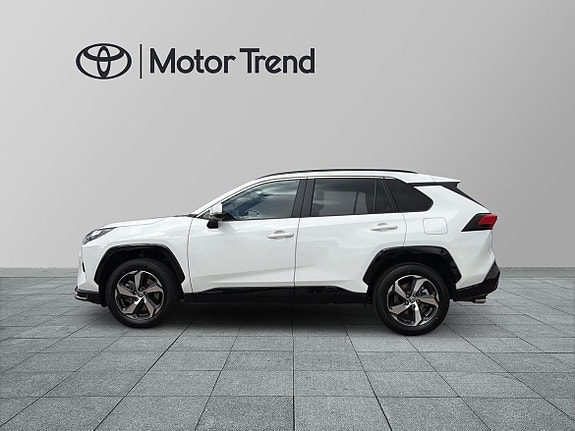 Toyota RAV4 Plug-in Hybrid 4 of 26