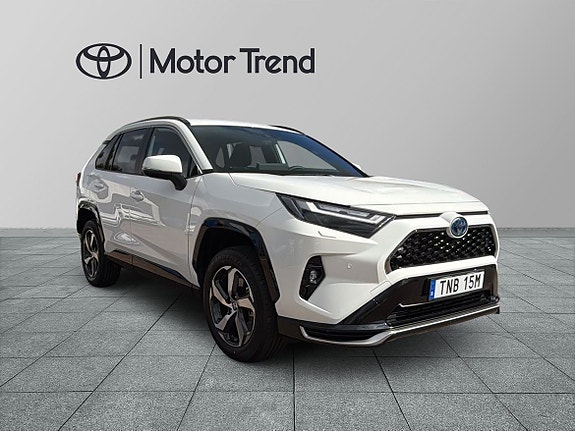 Toyota RAV4 Plug-in Hybrid 7 of 26