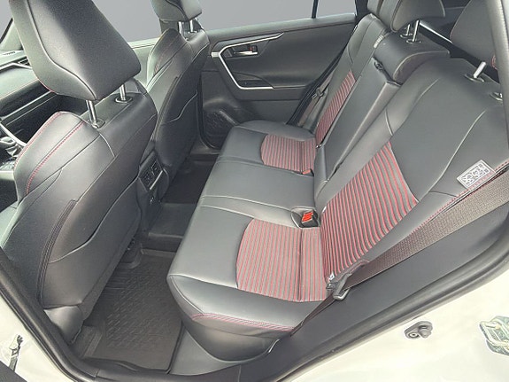 Toyota RAV4 Plug-in Hybrid 9 of 26