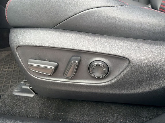 Toyota RAV4 Plug-in Hybrid 24 of 26