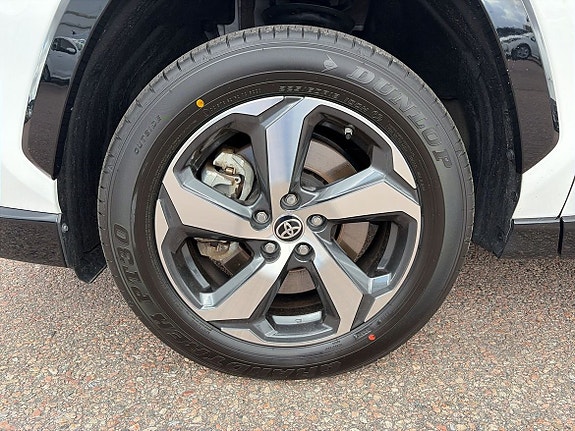 Toyota RAV4 Plug-in Hybrid 26 of 26