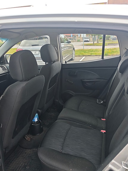 Kia Picanto 2 of 7