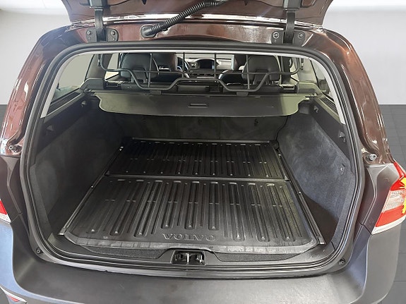 Volvo XC70 11 of 19