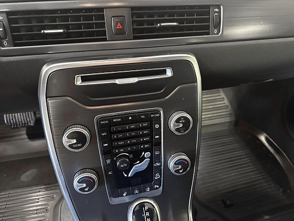 Volvo XC70 10 of 19