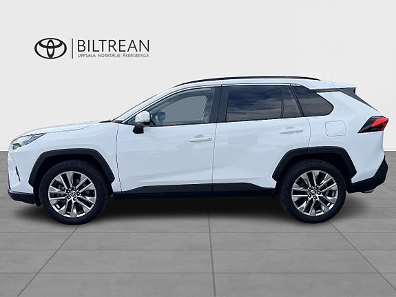 Toyota RAV4 3 of 22