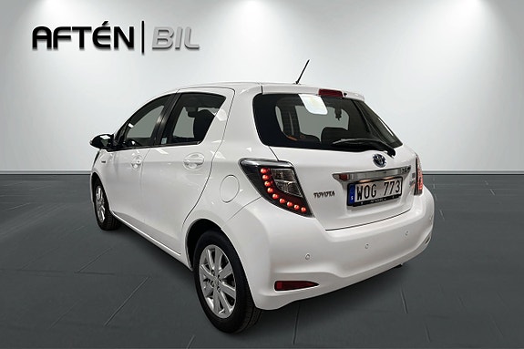 Toyota Yaris 7 of 24