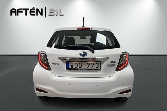 Toyota Yaris 8 of 24