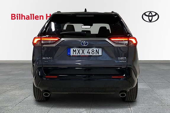 Toyota RAV4 Plug-in Hybrid 4 of 10