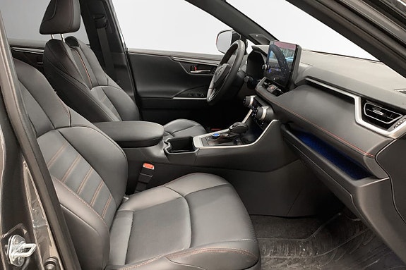 Toyota RAV4 Plug-in Hybrid 6 of 10