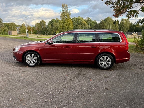 Volvo V70 2 of 14
