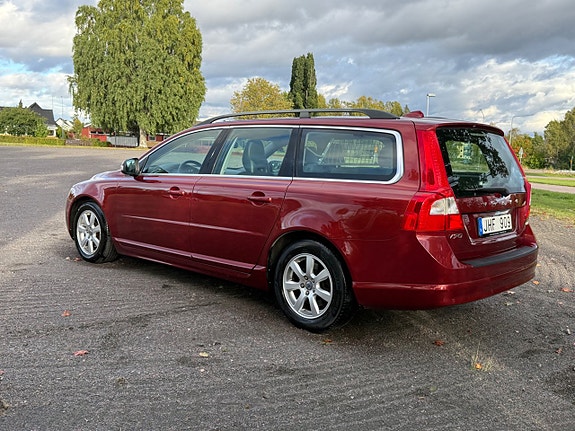 Volvo V70 3 of 14