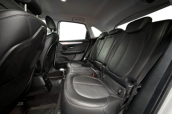 BMW 218d 8 of 15