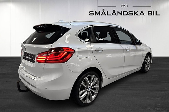 BMW 218d 4 of 15