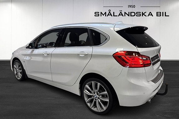 BMW 218d 3 of 15