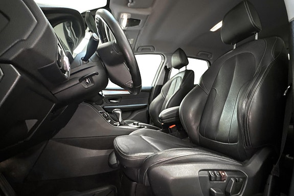 BMW 218d 9 of 15