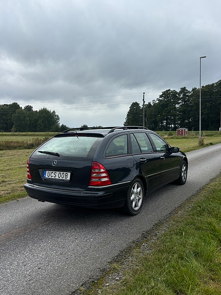 Mercedes-Benz C240 3 of 10