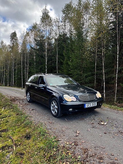 Mercedes-Benz C240 2 of 10