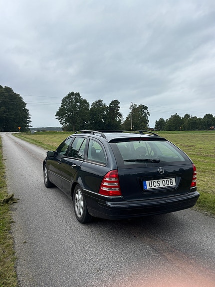 Mercedes-Benz C240 4 of 10