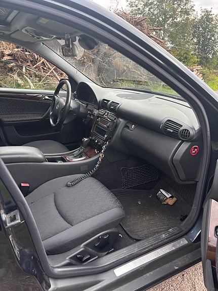 Mercedes-Benz C240 10 of 10