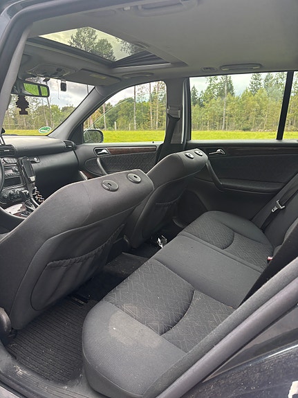 Mercedes-Benz C240 8 of 10