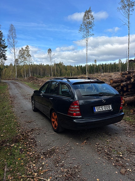 Mercedes-Benz C240 5 of 10