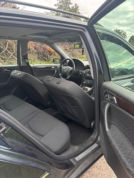 Mercedes-Benz C240 9 of 10