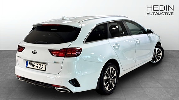 Kia Ceed 2 of 9