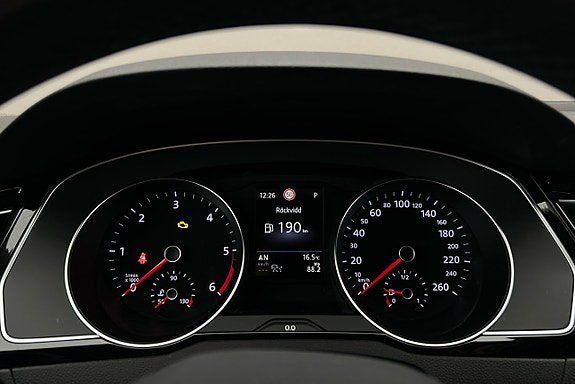 Volkswagen Passat 7 of 25
