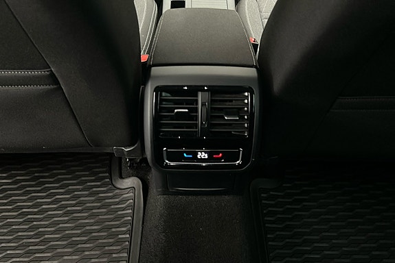 Volkswagen Passat 19 of 25