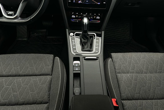 Volkswagen Passat 9 of 25