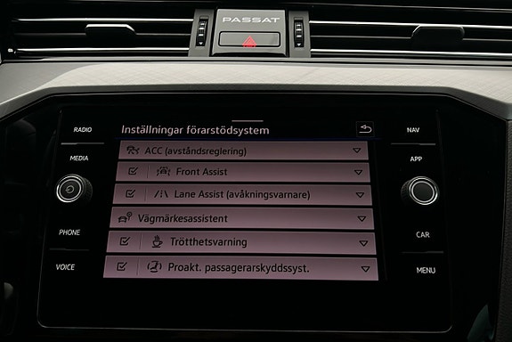 Volkswagen Passat 21 of 25