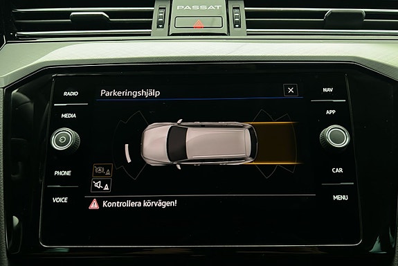 Volkswagen Passat 23 of 25