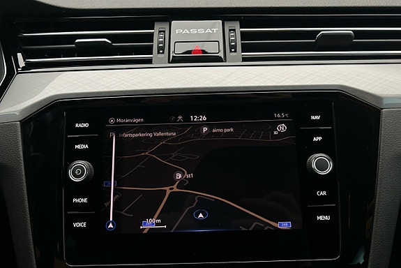 Volkswagen Passat 8 of 25